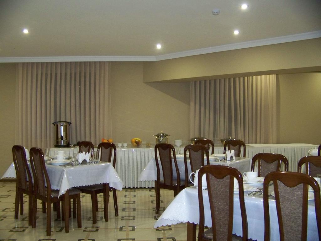 Sky Luxe Hotel Asztana Kültér fotó
