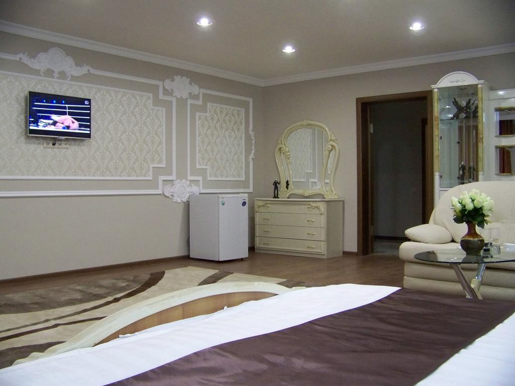 Sky Luxe Hotel Asztana Kültér fotó